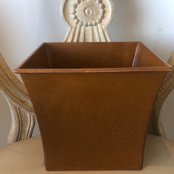 Gold Medium Metal Pot Holder🪴/ One Side Of The Pot Has Some Discoloration - Picture 1 of 2